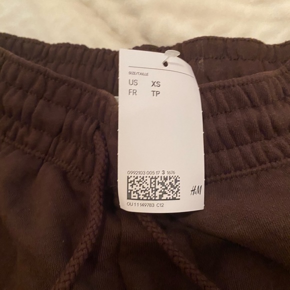 NWT H&M sweatshorts - Picture 2 of 3